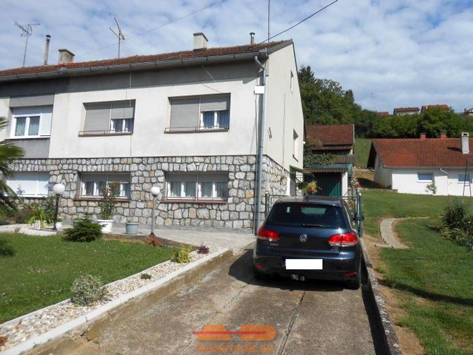 Useljiva, mogućnost 2 stana, objekti, lokacija! — fotografija 1