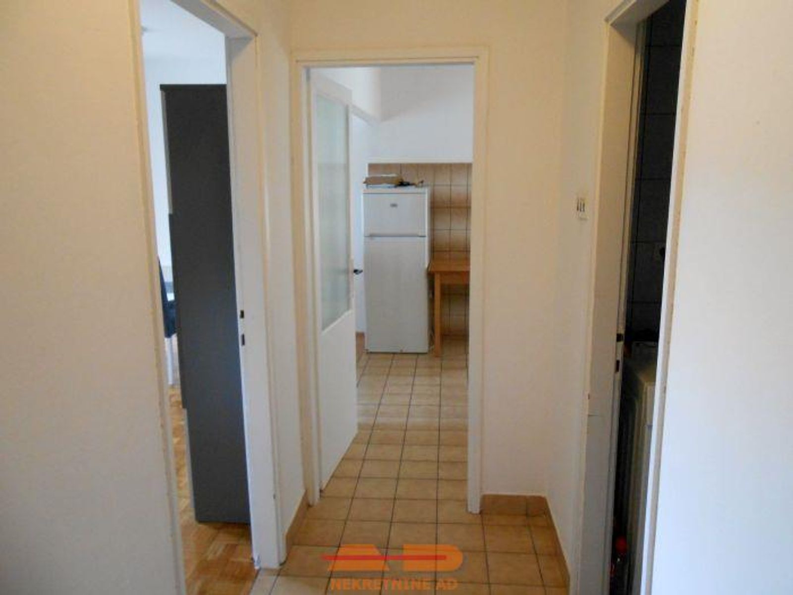 Centar, 60 m2, 1. kat, obnovljena zgrada! — fotografija 12