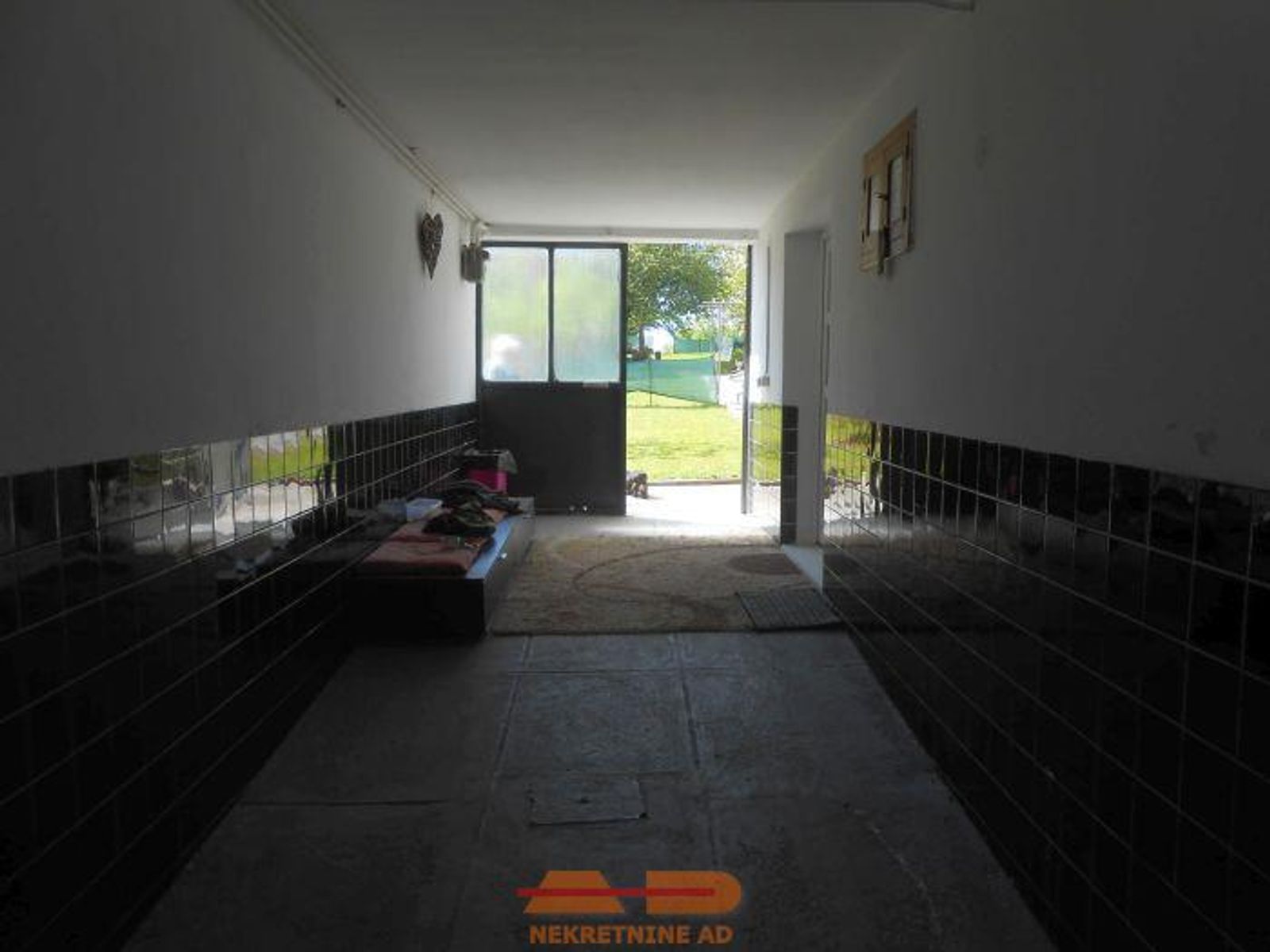 Renovirana, zgrade, parcela 2099 m2! — fotografija 3