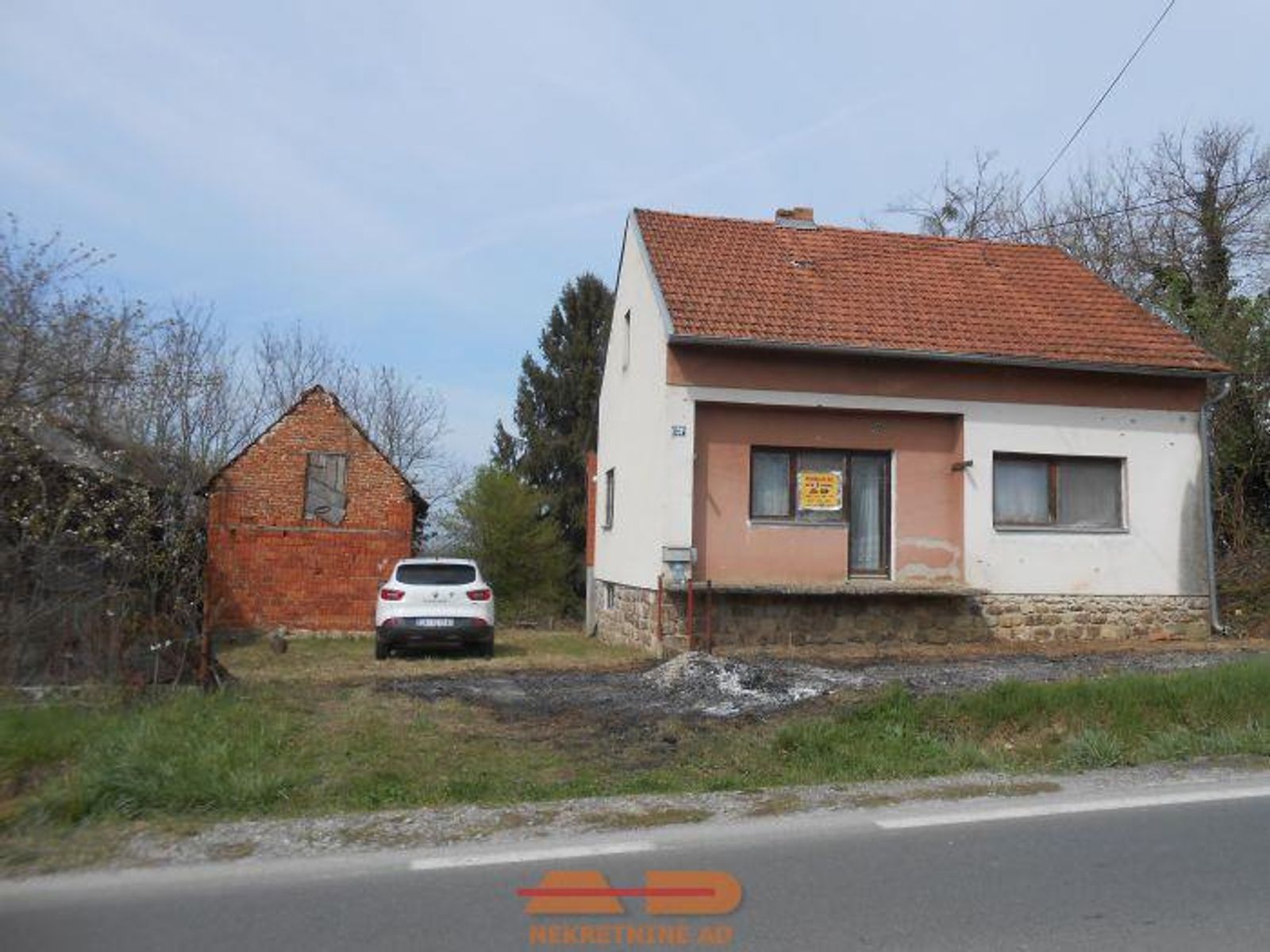 Kuća, pomoćni objekt, dvorište, Batinjani!