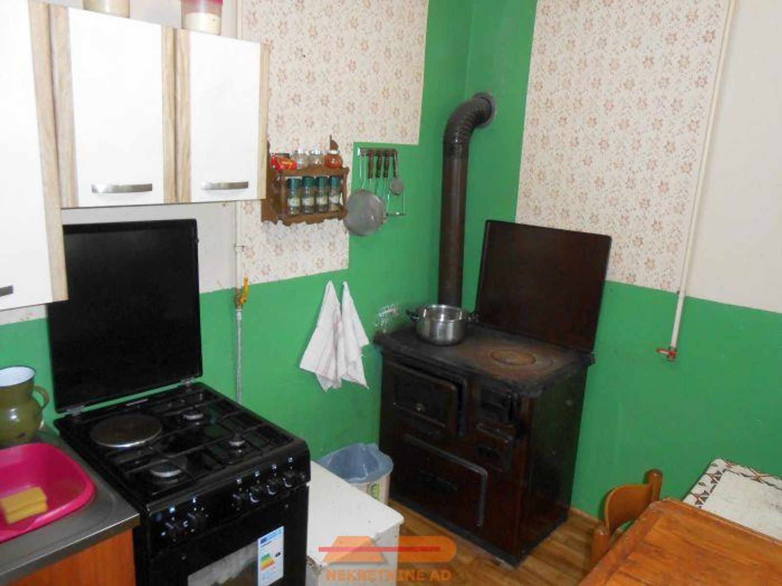 Useljiva, mogućnost 2 stana, objekti, lokacija! — fotografija 15