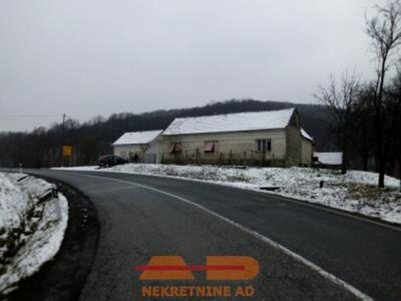 Stara kuća + pom. zgrade, Maslenjača — fotografija 1