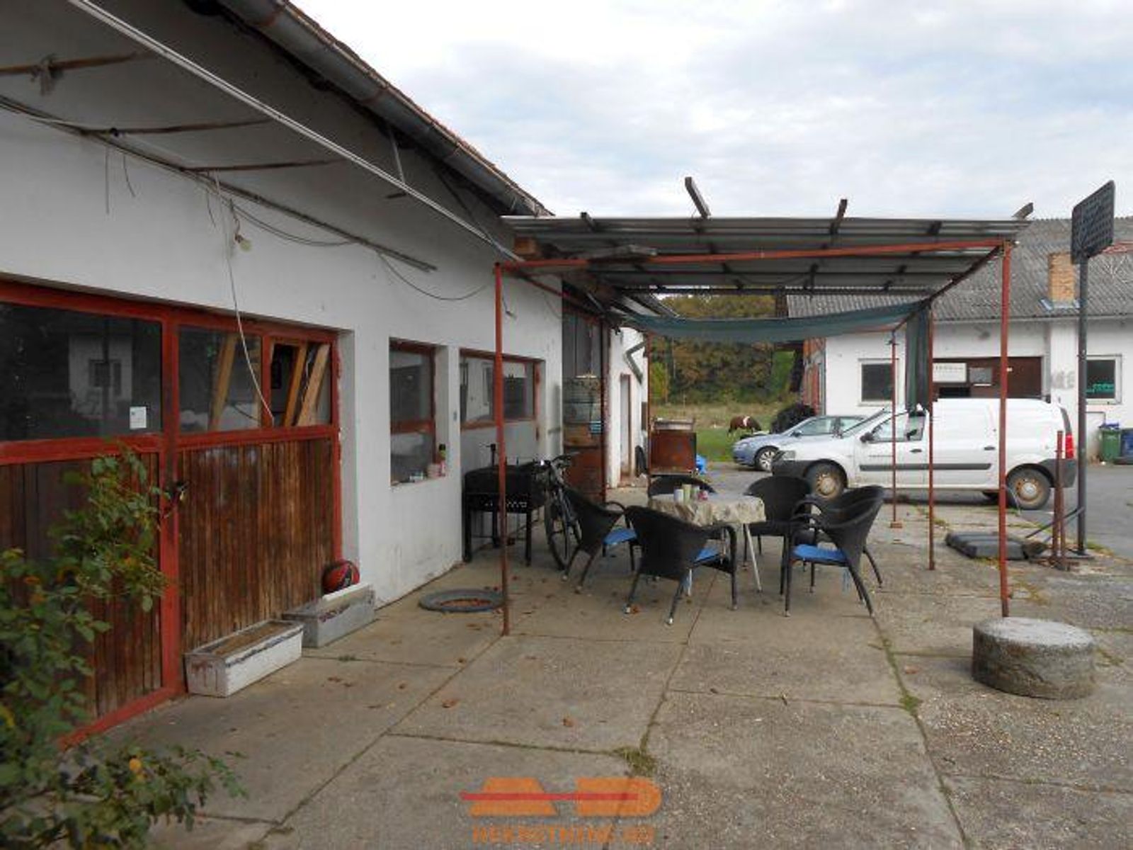 Kuća sa 2 stana, 3 garaže, poslovni objekt! — fotografija 10