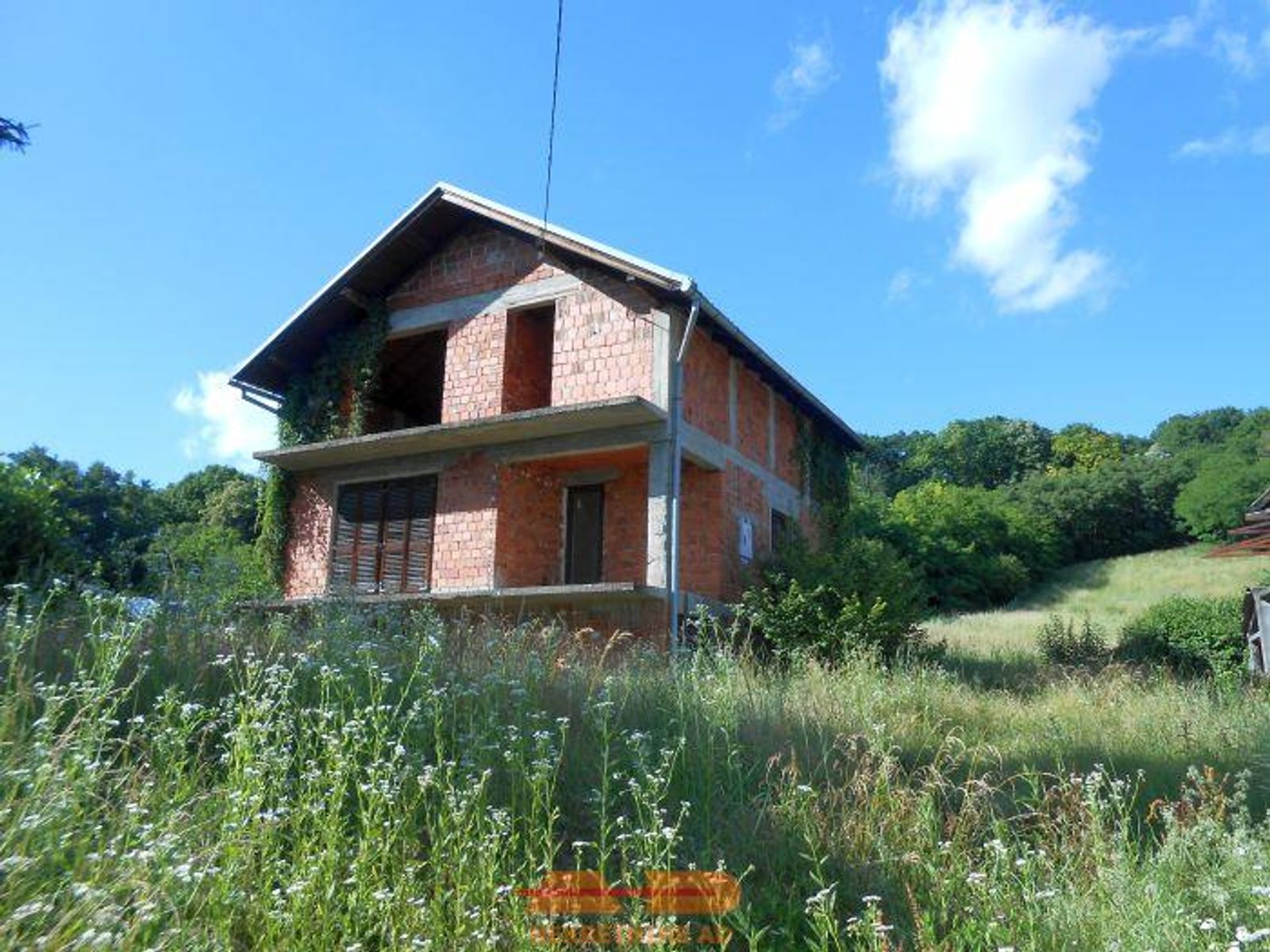 Nedovršena, masivna, Vinogradi! — fotografija 3
