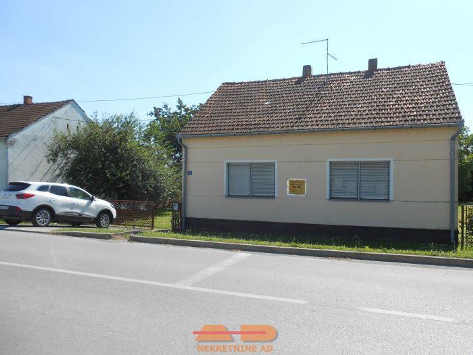 Namještena, kod Škole, garaža, zelenilo!