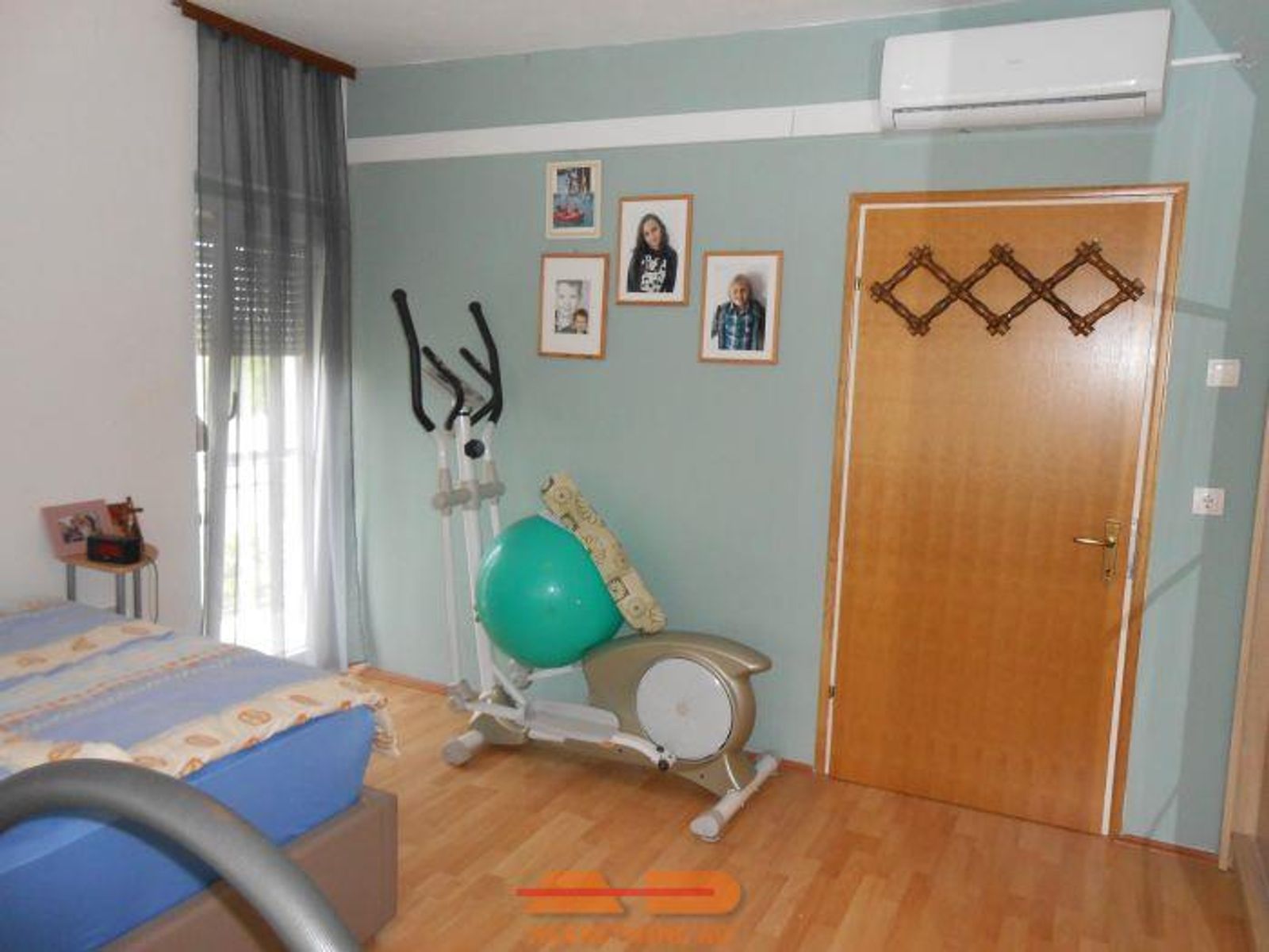 Renovirana, 2 garaže, prostrana parcela! — fotografija 25