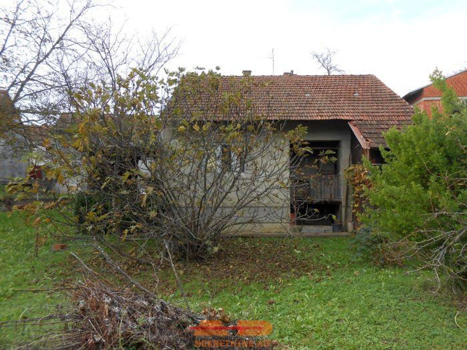 Kuća sa 2 odvojena stana, objekt, dvorište! — fotografija 9