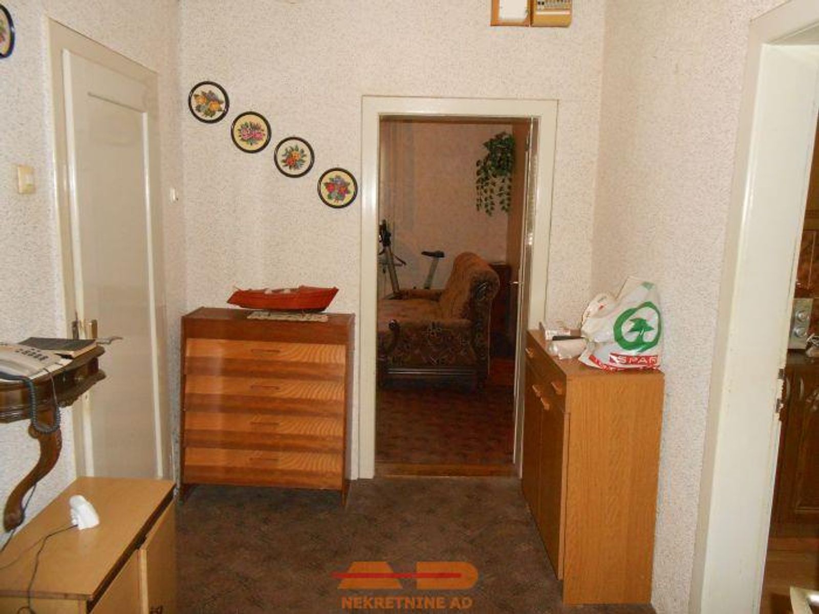 Namještena, kod Škole, garaža, zelenilo! — fotografija 17