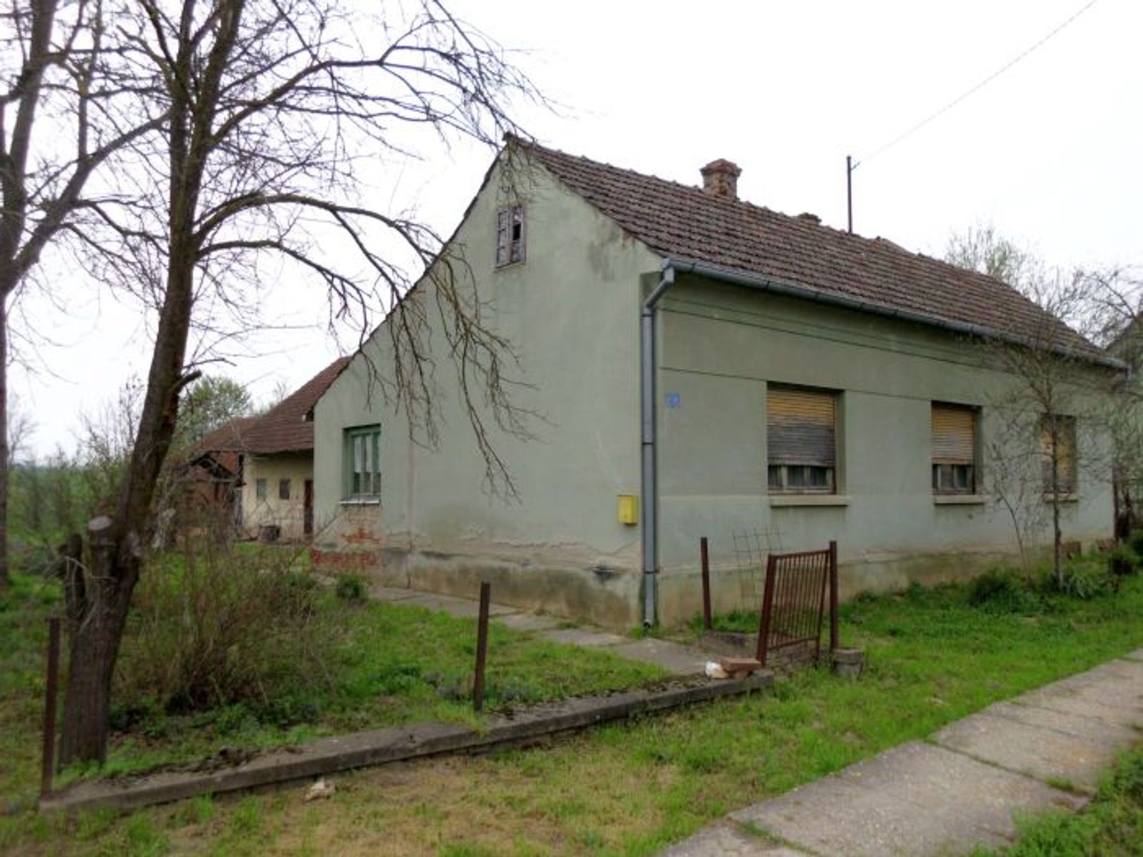 Starija kuća sa objektima, gradilište, V. Zdenci — fotografija 1
