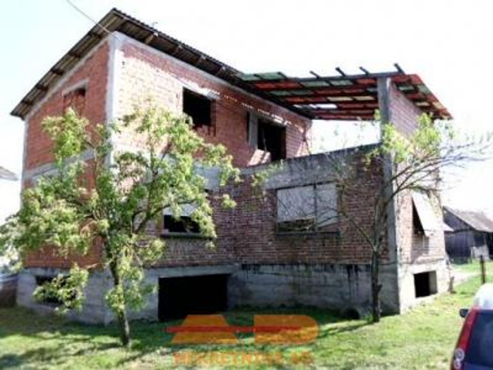Kuća roh-bau + hala, Veliki Zdenci