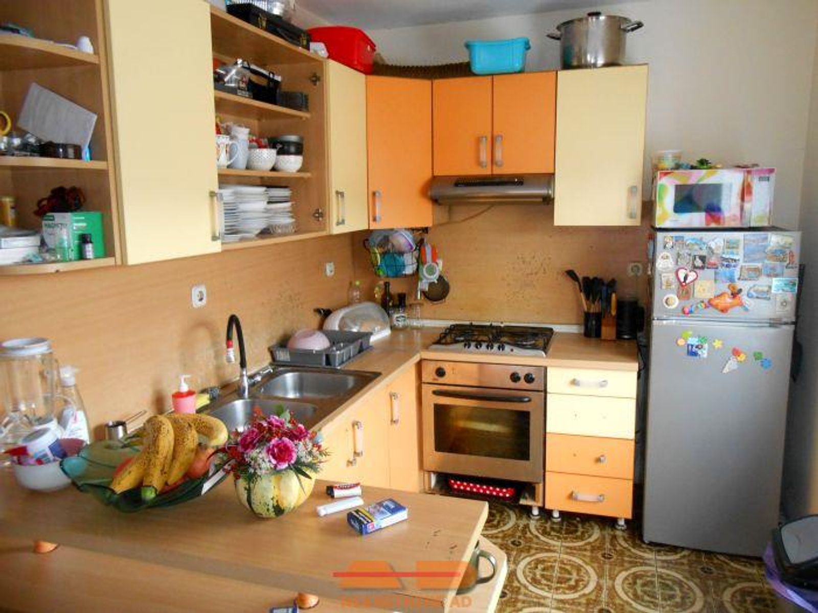 Kuća sa 2 stana, 3 garaže, poslovni objekt! — fotografija 24