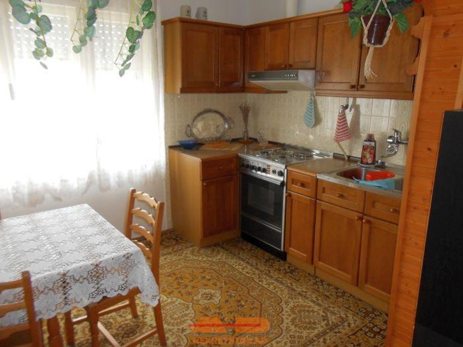 Kuća sa 2 stana, duplom garažom, dvor! — fotografija 22