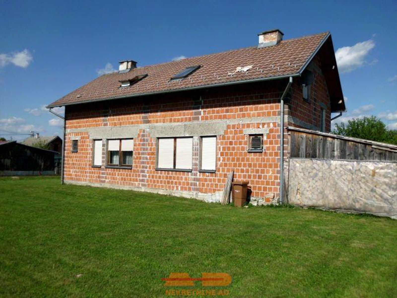 Dvojna kuća u Lipiku, 1 km od Lječilišta! — fotografija 28