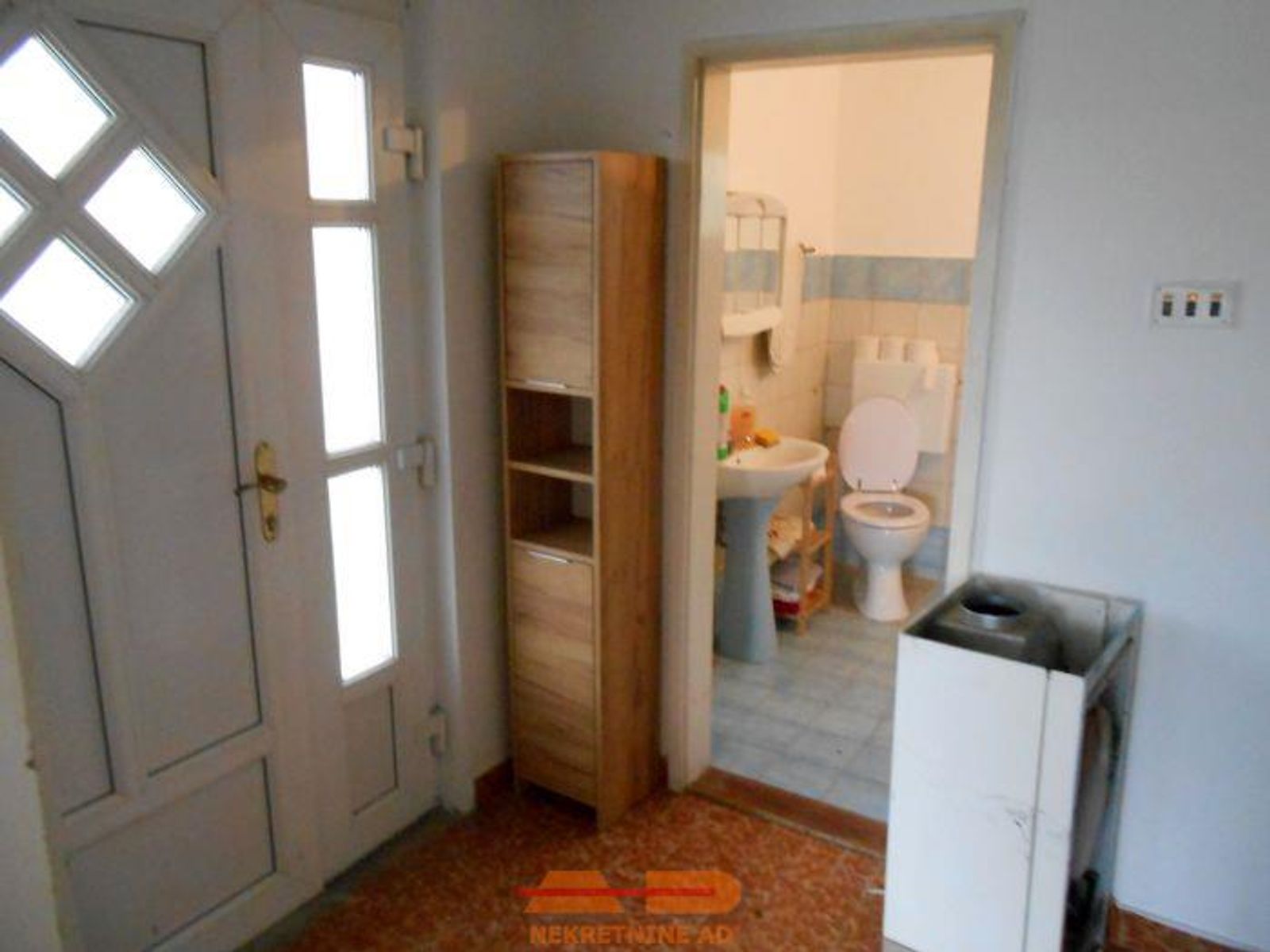 Kuća sa 2 odvojena stana, Pakrac! — fotografija 17