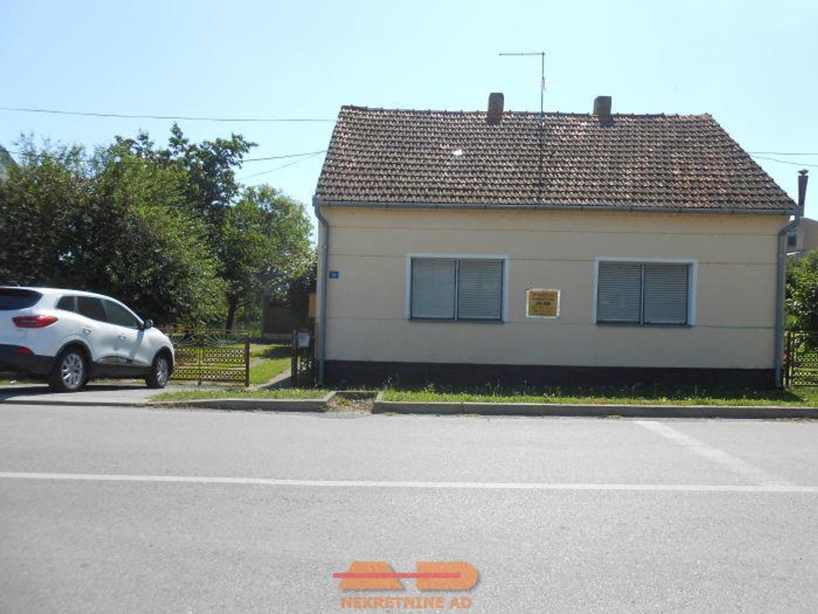 Namještena, kod Škole, garaža, zelenilo! — fotografija 1