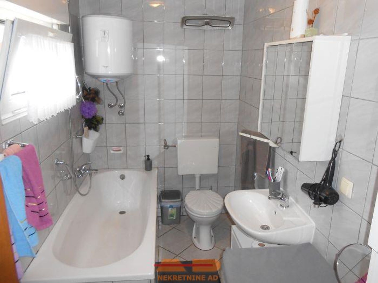 Renovirana- krov, fasada, stolarija, G. Daruvar! — fotografija 24