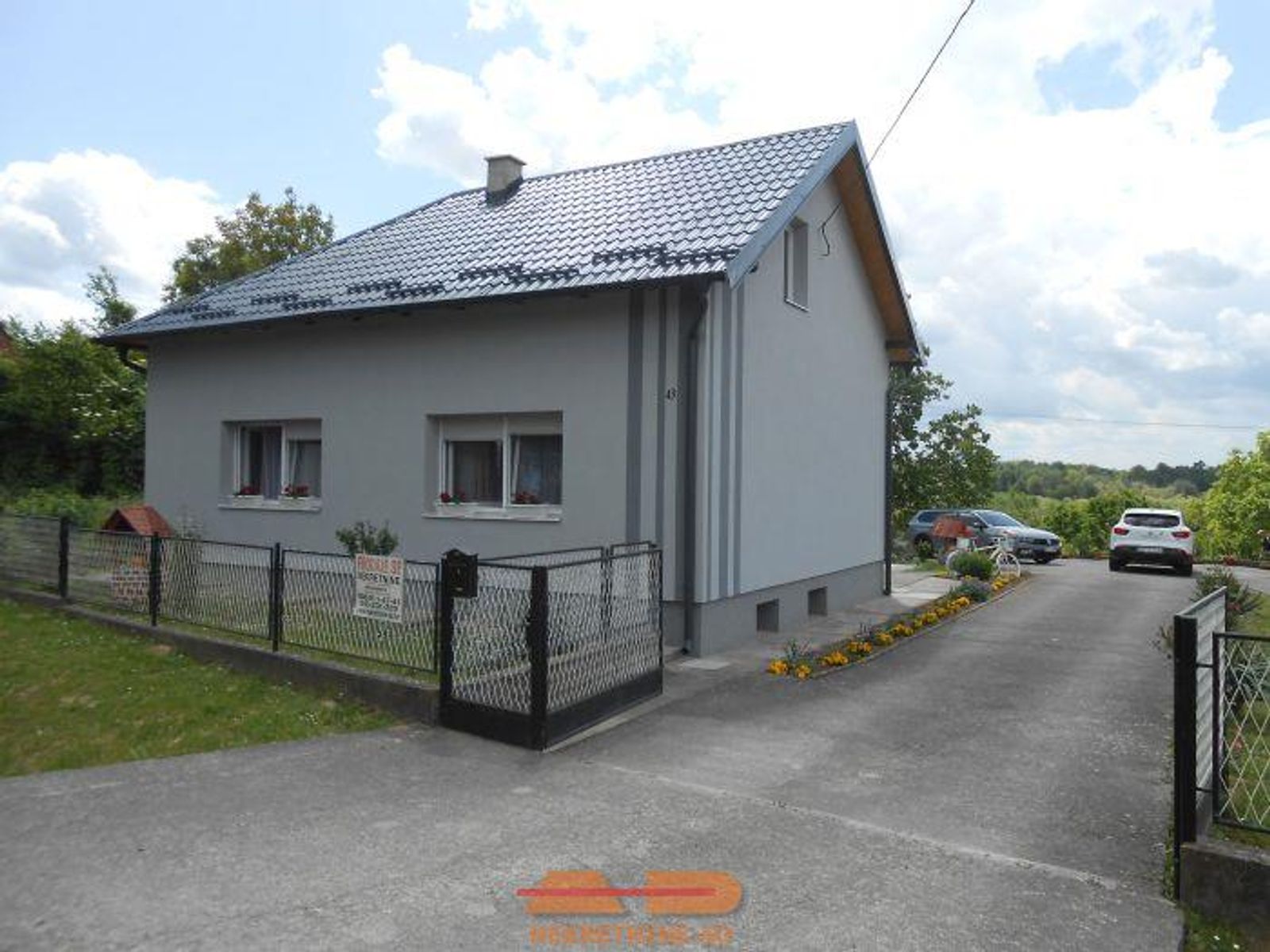 Renovirana- krov, fasada, stolarija, G. Daruvar!