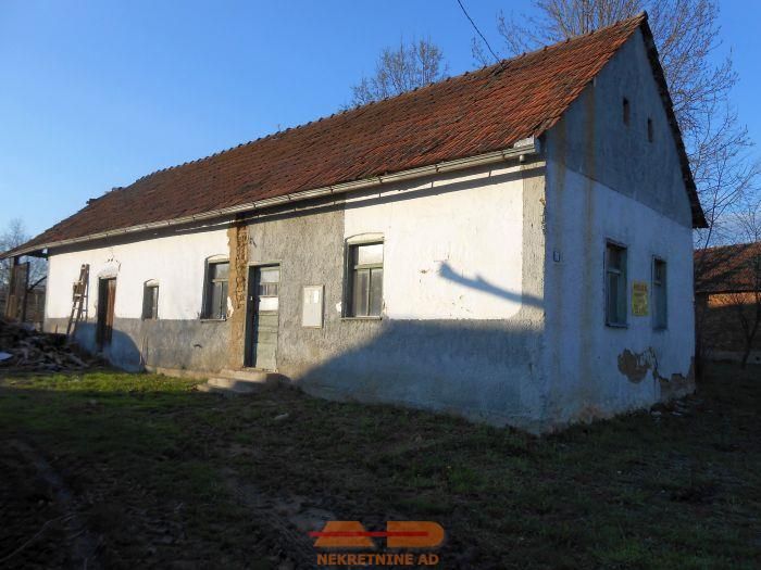 Starija kuća sa dvorištem na mirnoj lokaciji!