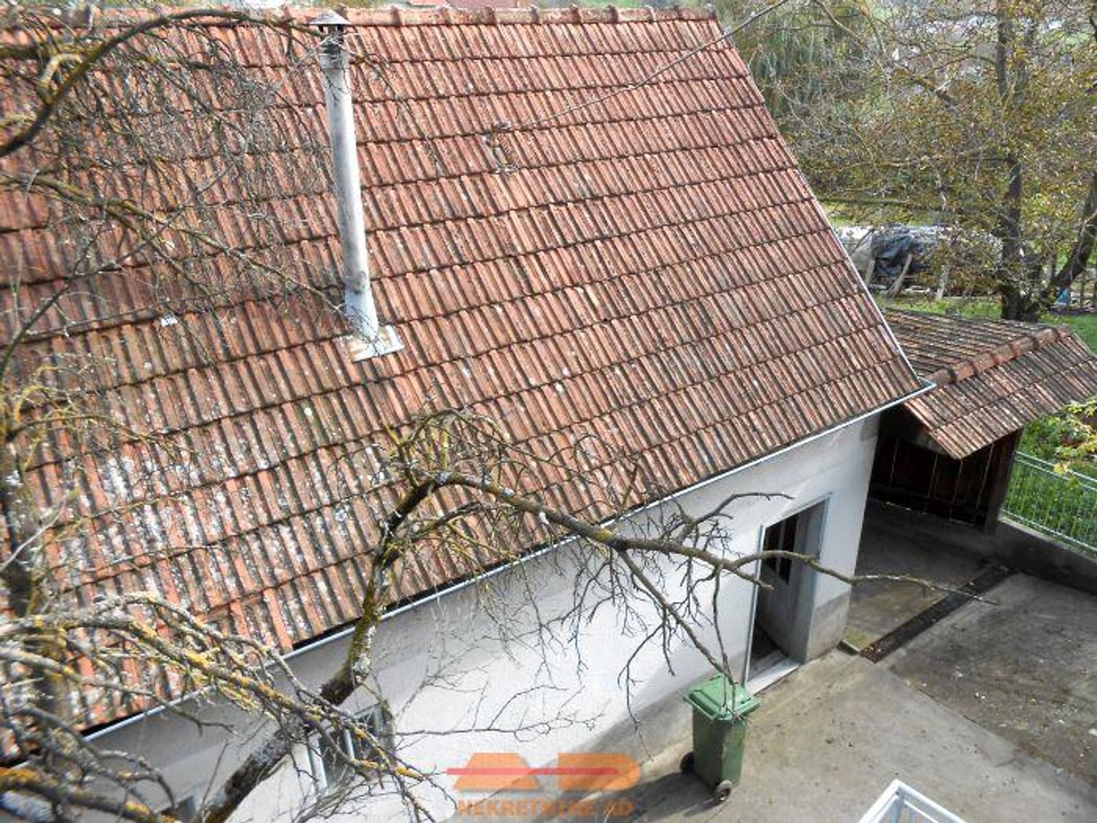 Kuća sa 2 odvojena stana, objekt, dvorište! — fotografija 19
