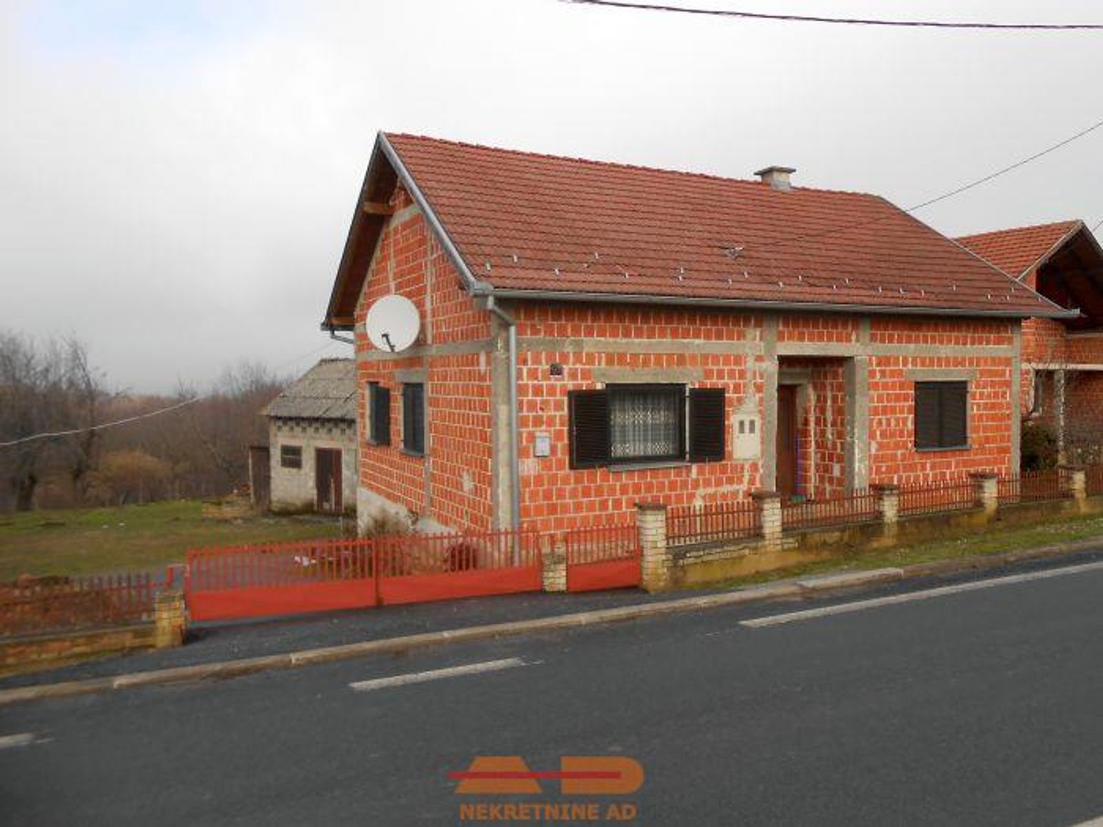 Novija kuća sa objektima i okućnicom, Batinjani!