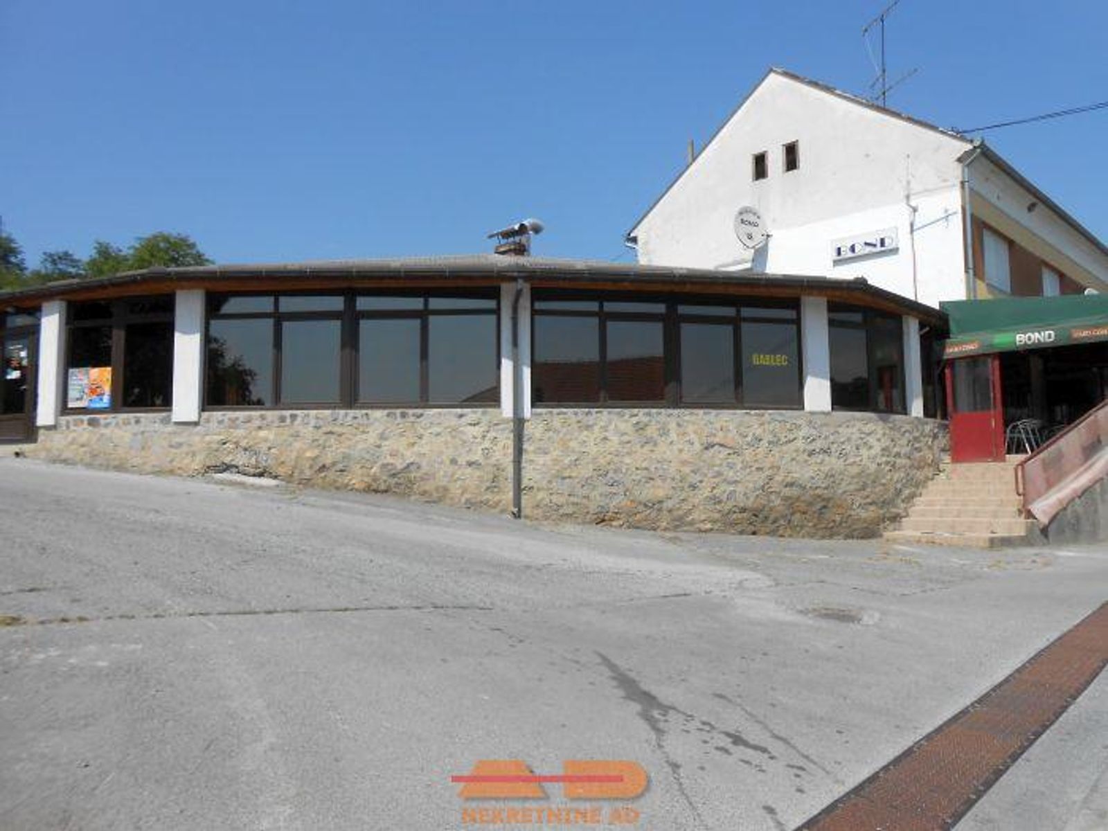 Uhodan, renoviran i opremljen bistro u Siraču! — fotografija 2