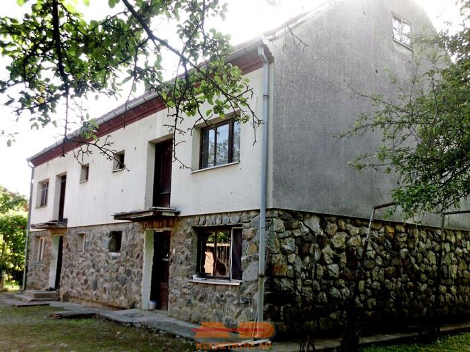 Nedovršena katnica, dvor, garaža, vrt, Pakrac — fotografija 5