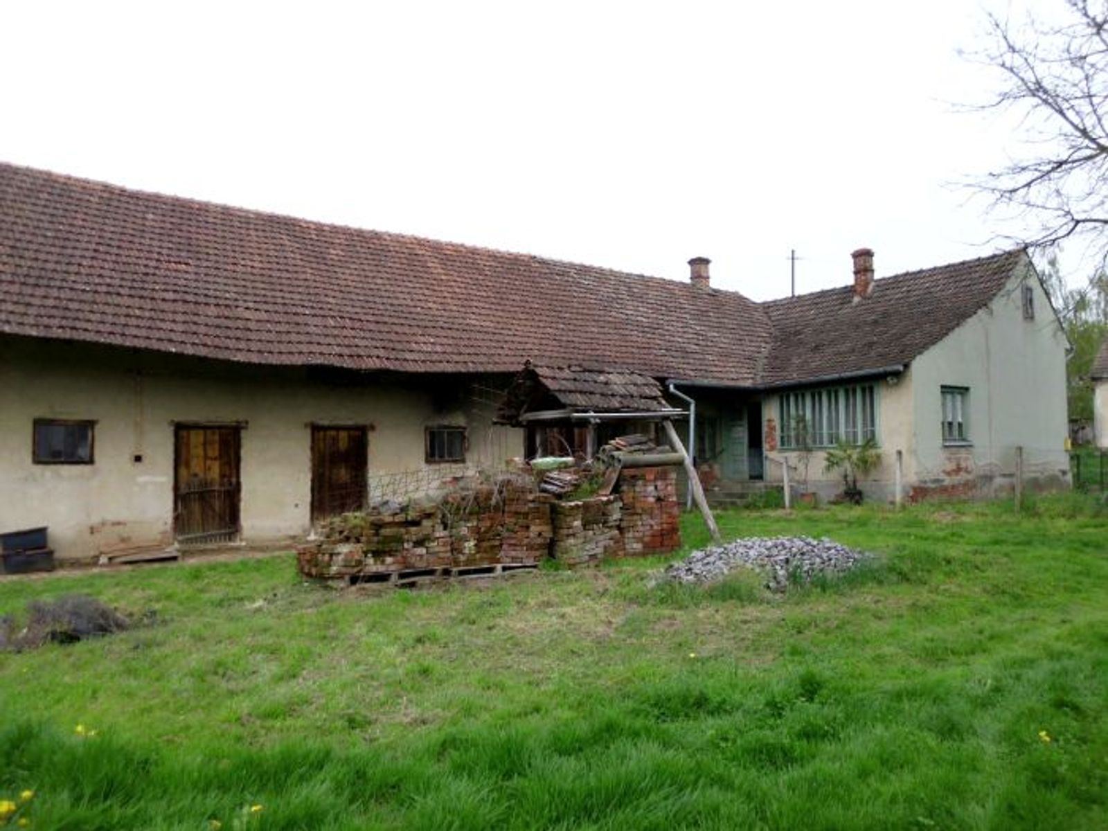 Starija kuća sa objektima, gradilište, V. Zdenci — fotografija 16