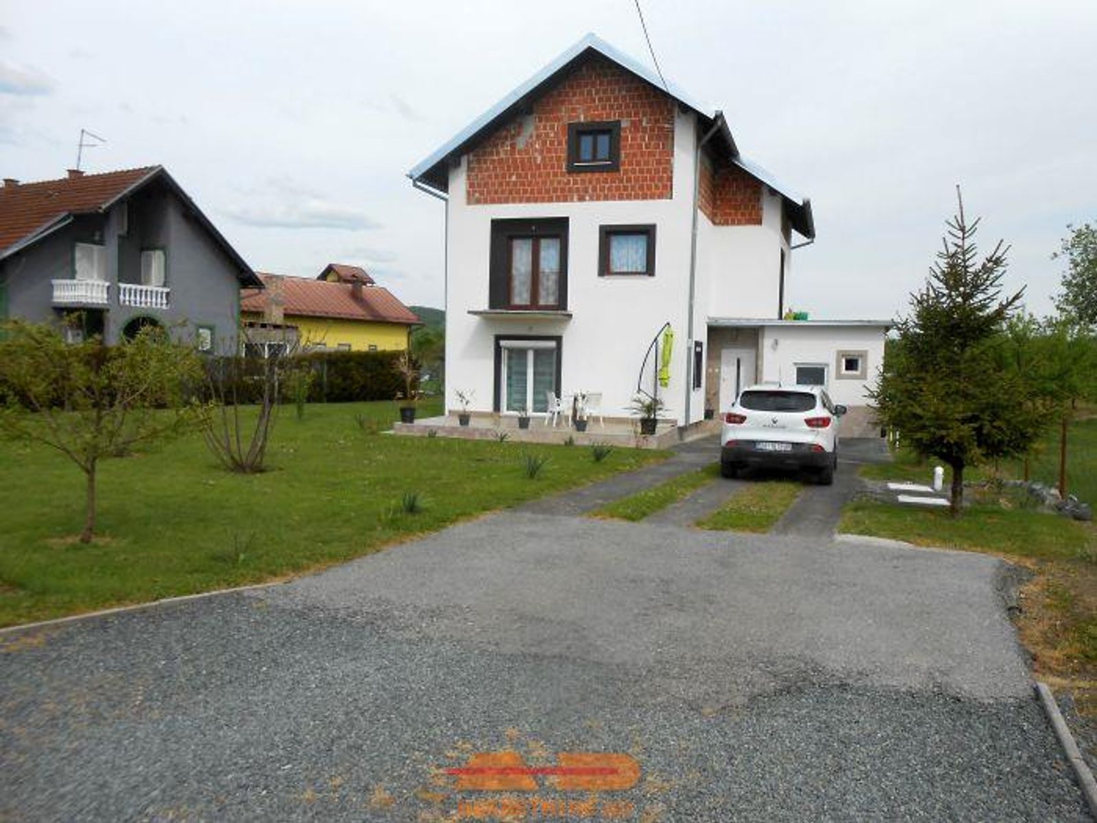 Komforna, namještena, garaža, Rajić! — fotografija 2