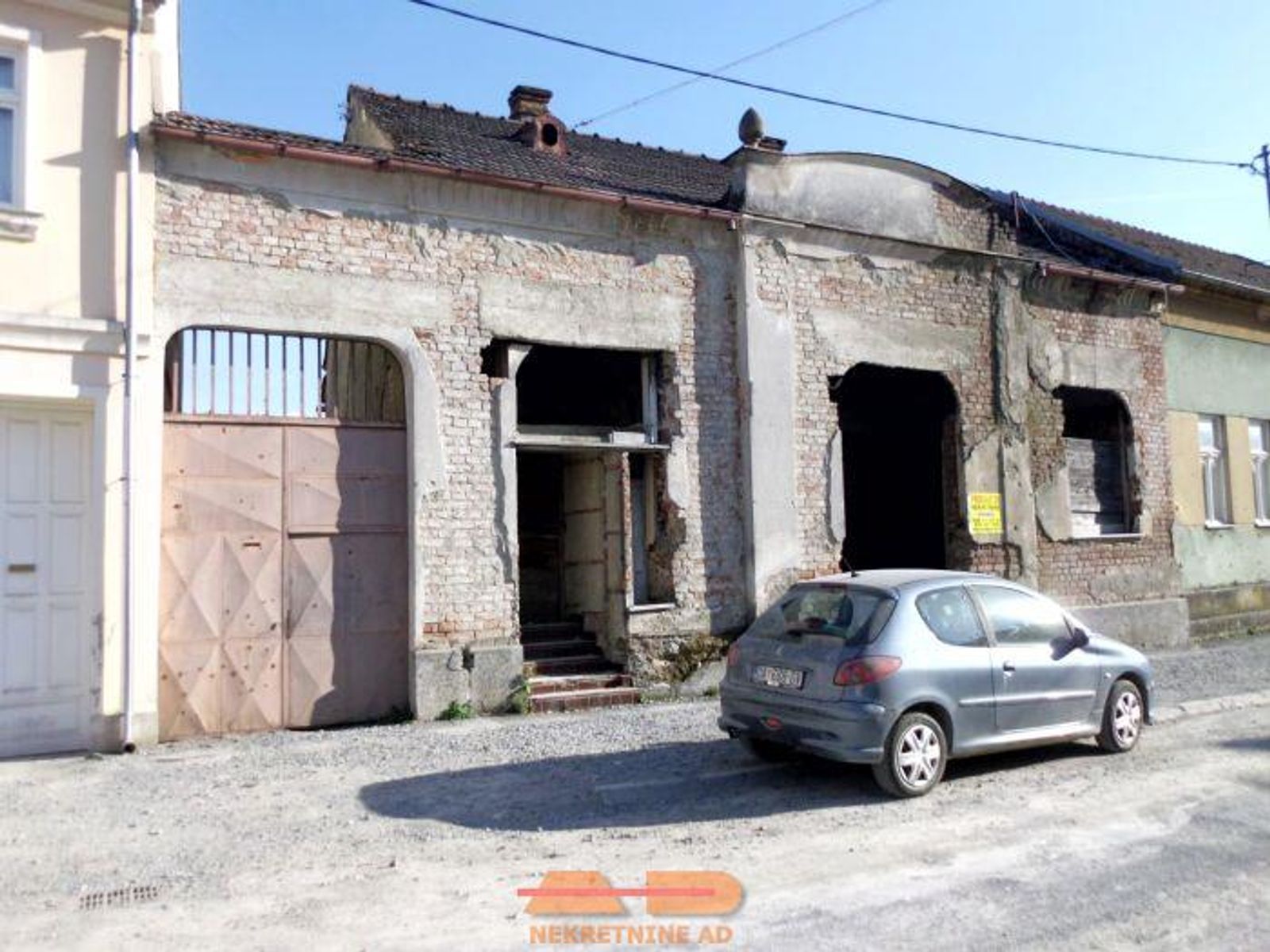Starija kuća u centru Pakraca, lokal + stan! — fotografija 2