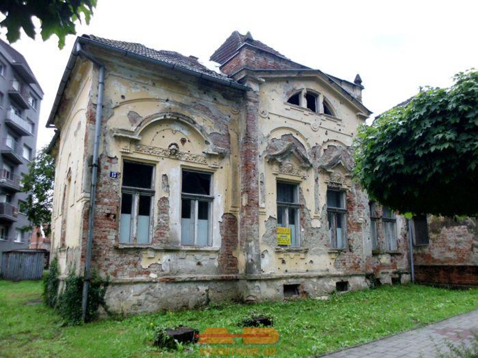 Stara vila pored Lječilišta, u centru Lipika!