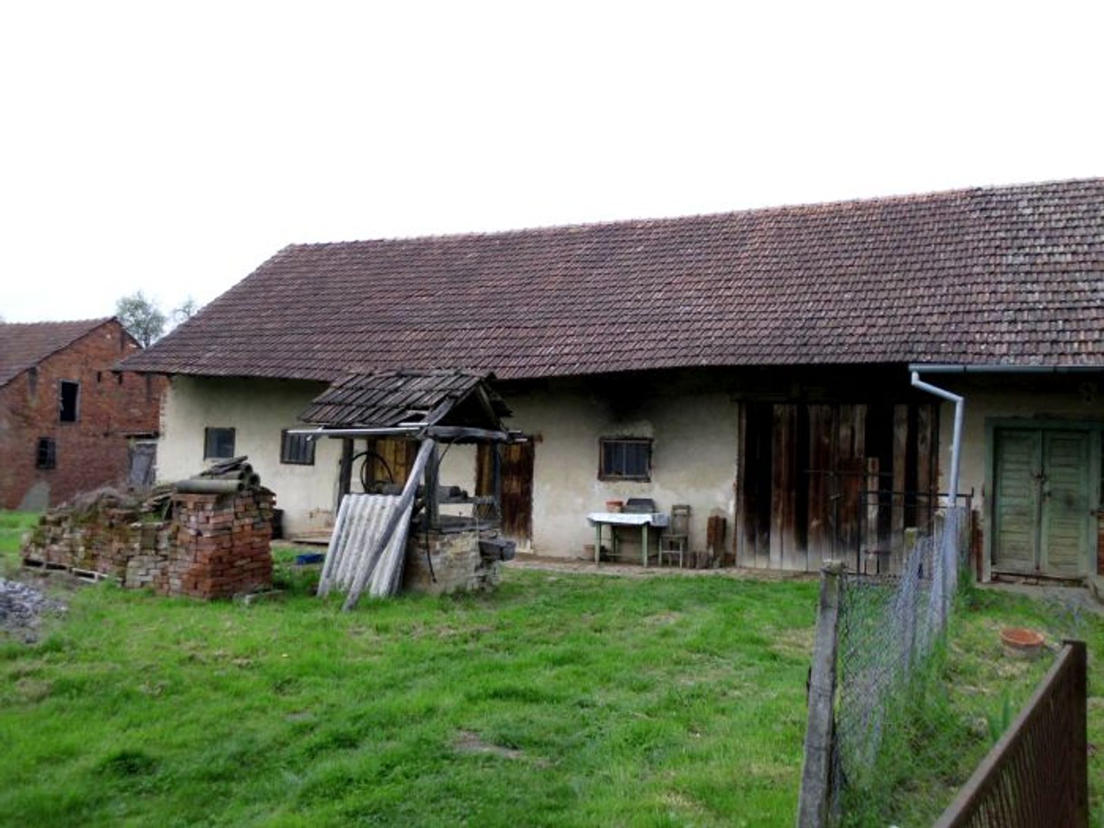 Starija kuća sa objektima, gradilište, V. Zdenci — fotografija 5