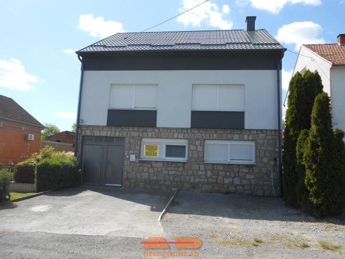 Renovirana, zgrade, parcela 2099 m2!
