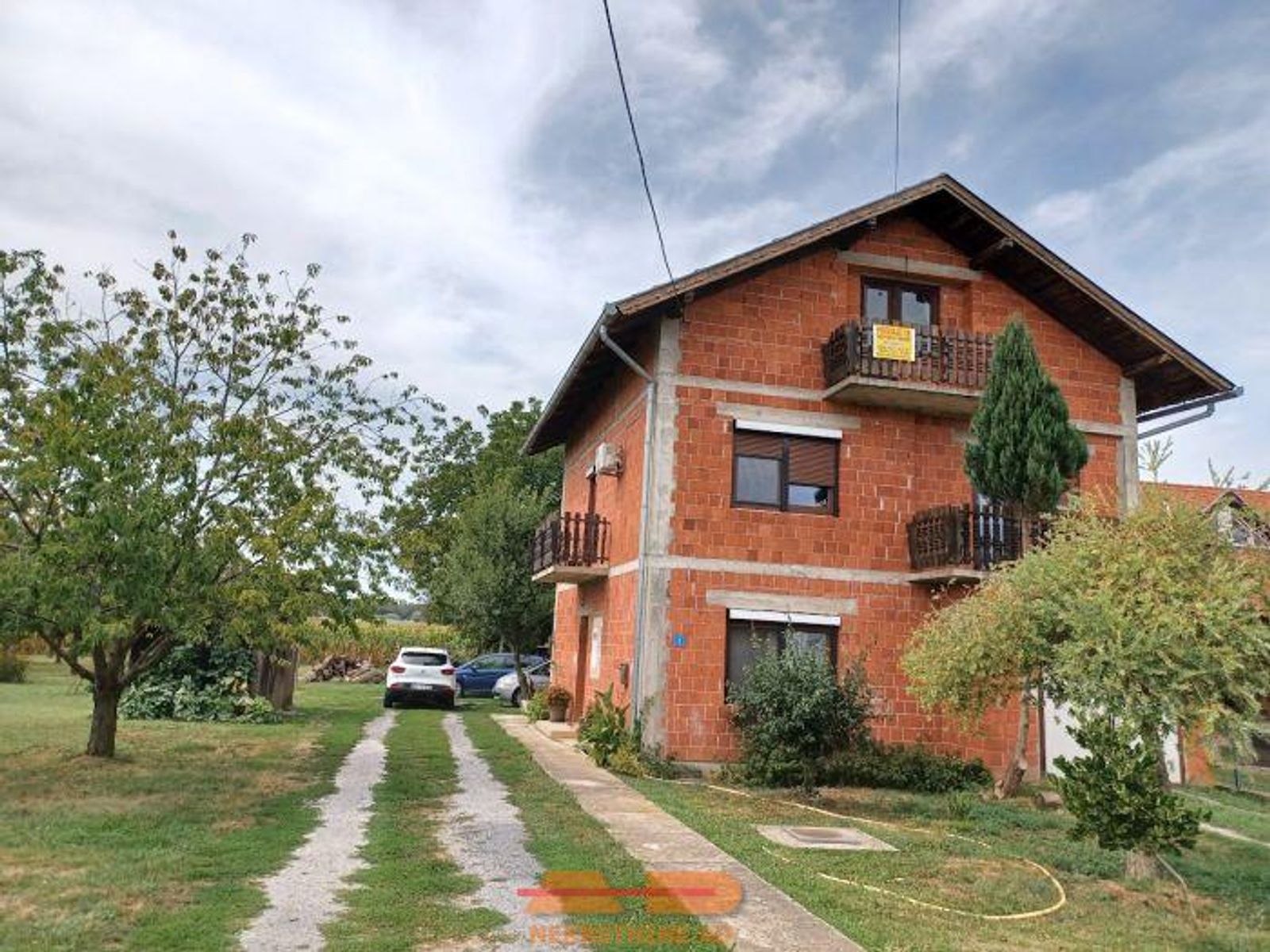 Novija kuća, prostrana, useljiva, Veliki Grđevac! — fotografija 1