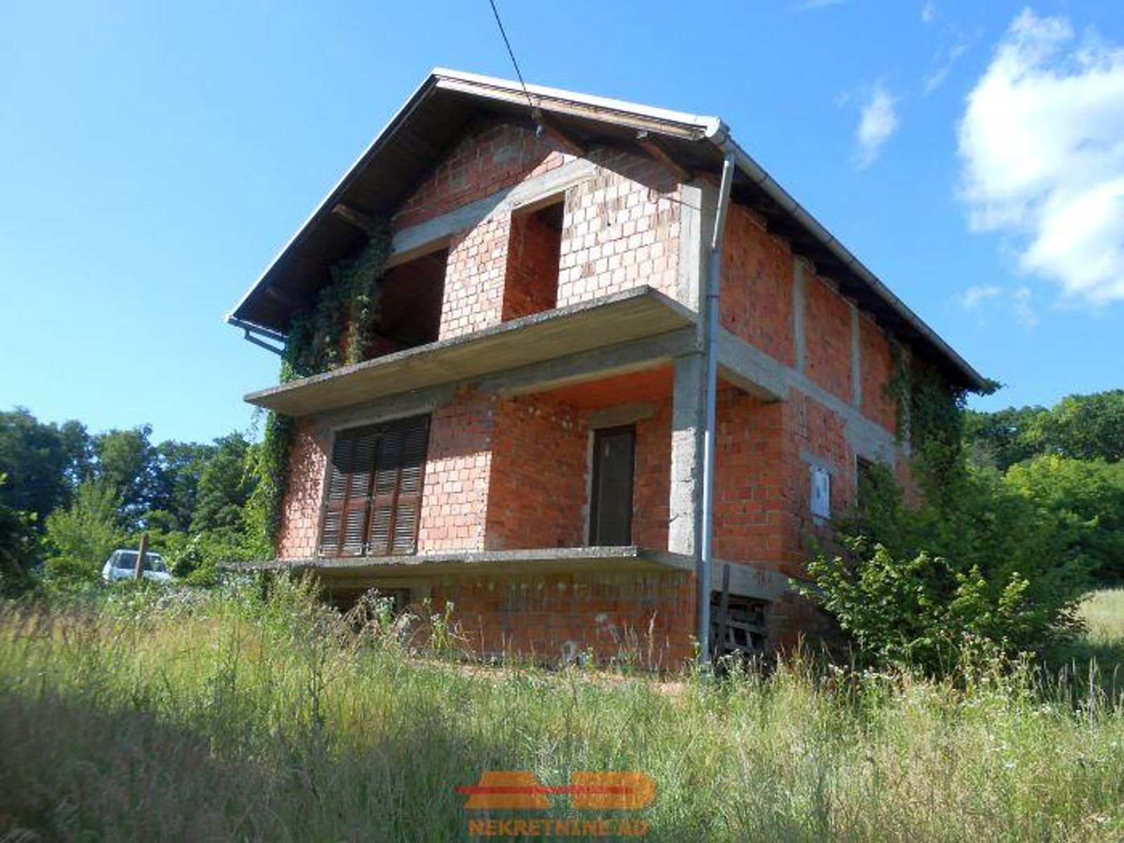 Nedovršena, masivna, Vinogradi! — fotografija 2