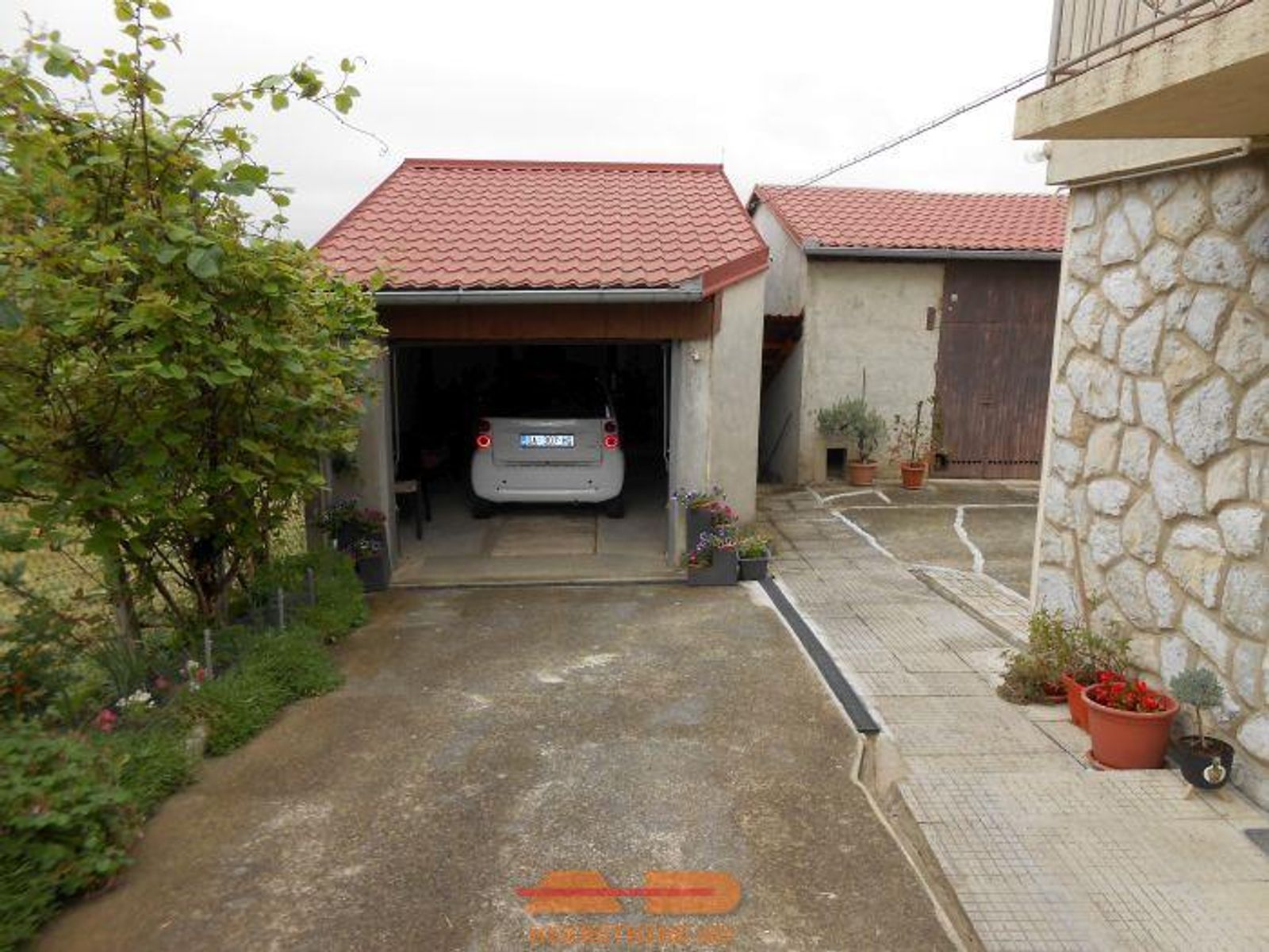 Renovirana, 2 garaže, prostrana parcela! — fotografija 3
