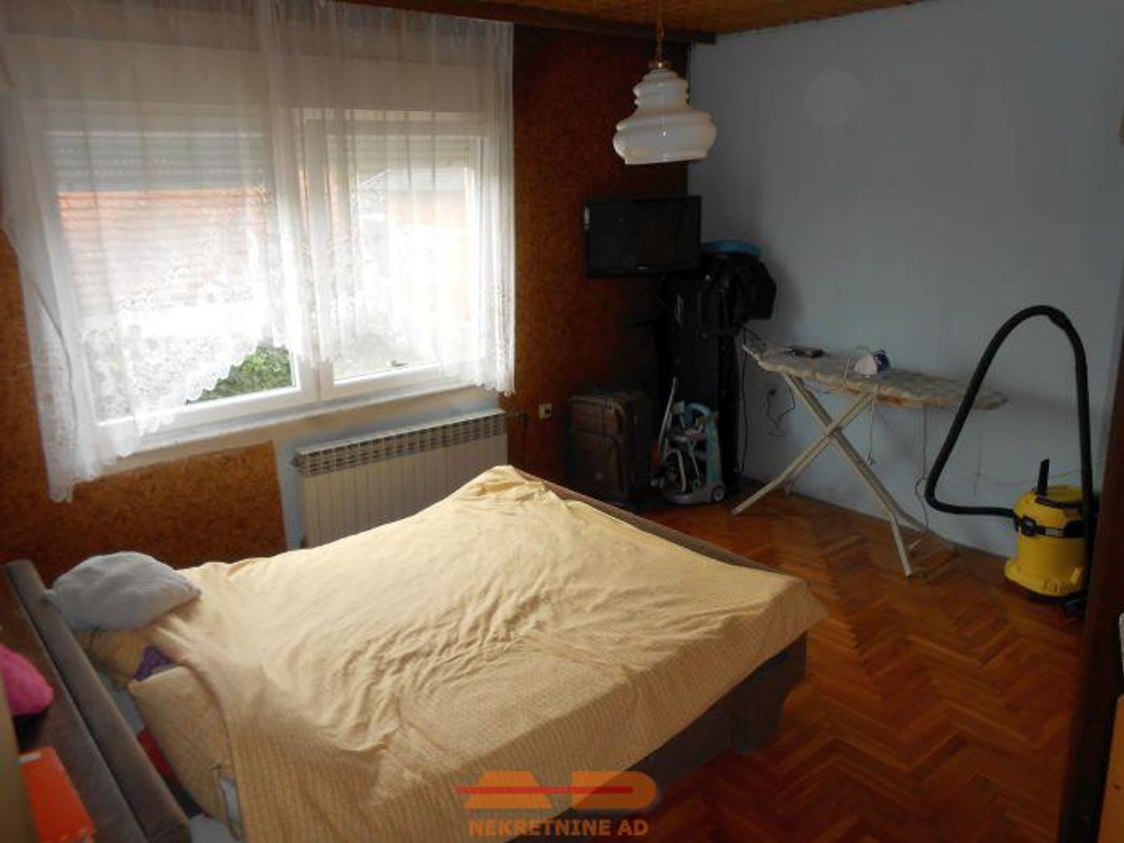 Kuća sa 2 stana, 3 garaže, poslovni objekt! — fotografija 27