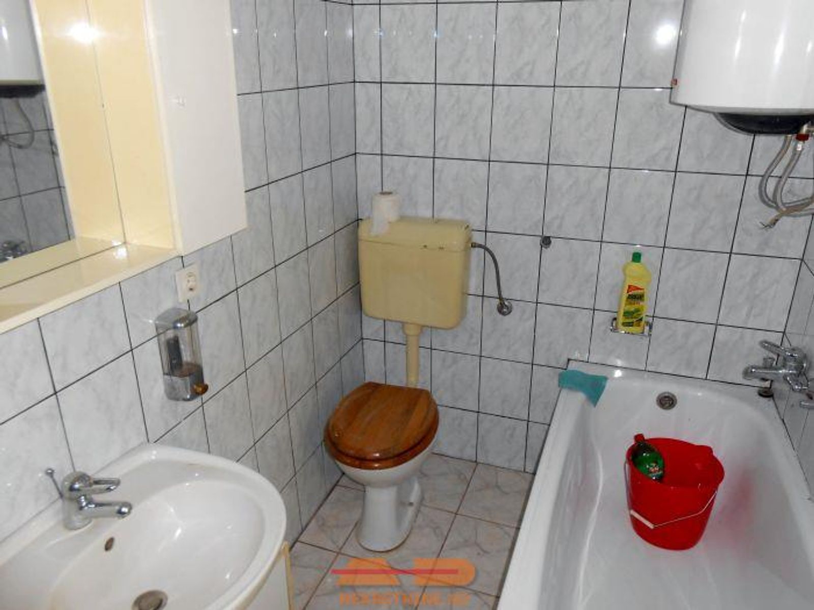 Kuća + pom. zgrade, Lipovac Majur — fotografija 17