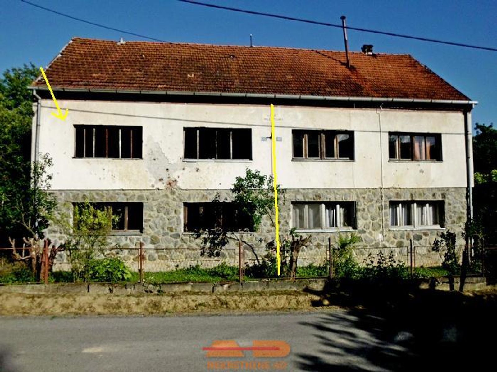 Nedovršena katnica, dvor, garaža, vrt, Pakrac