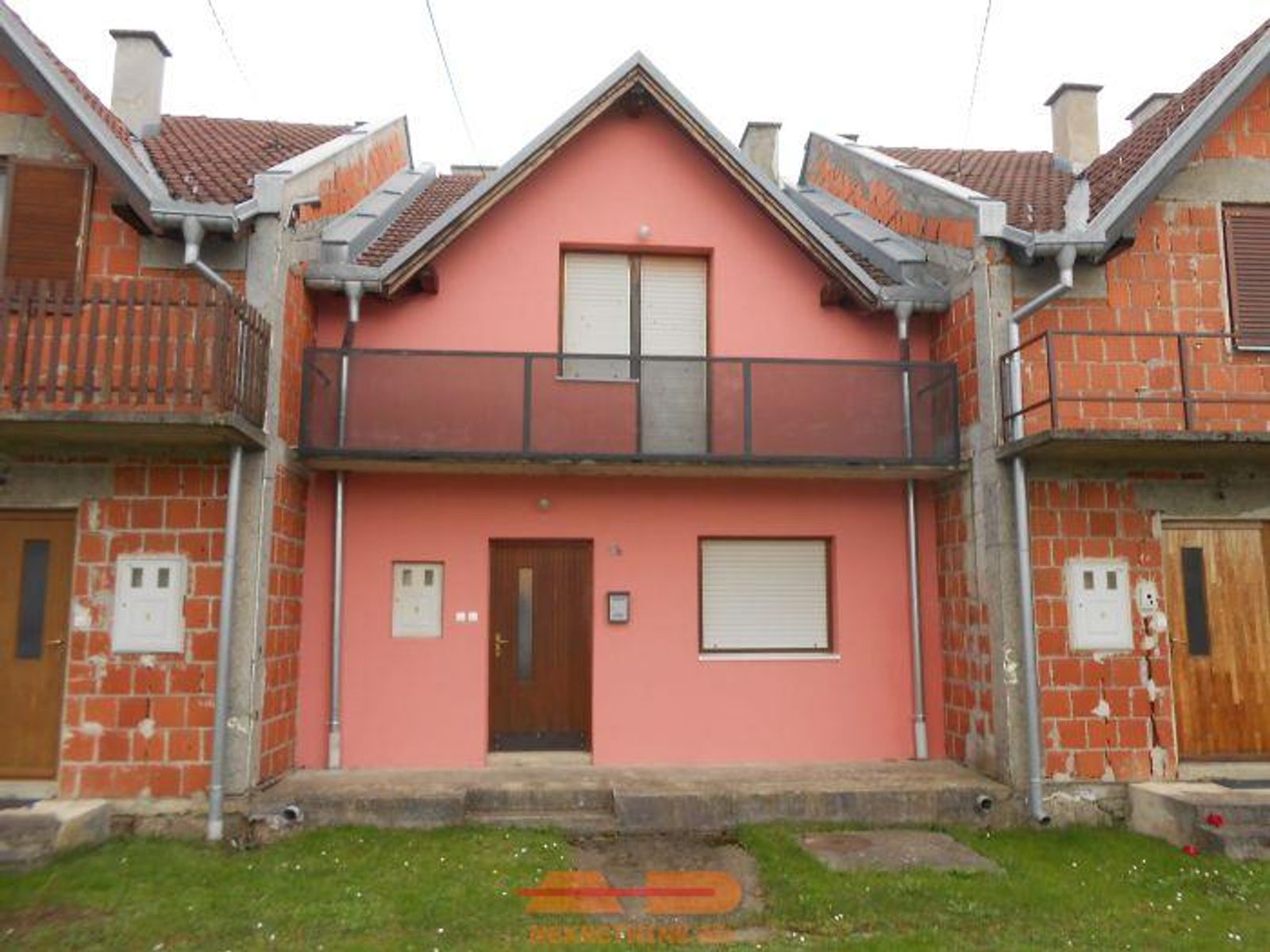 Namještena kuća u nizu, blizina Lječilišta!