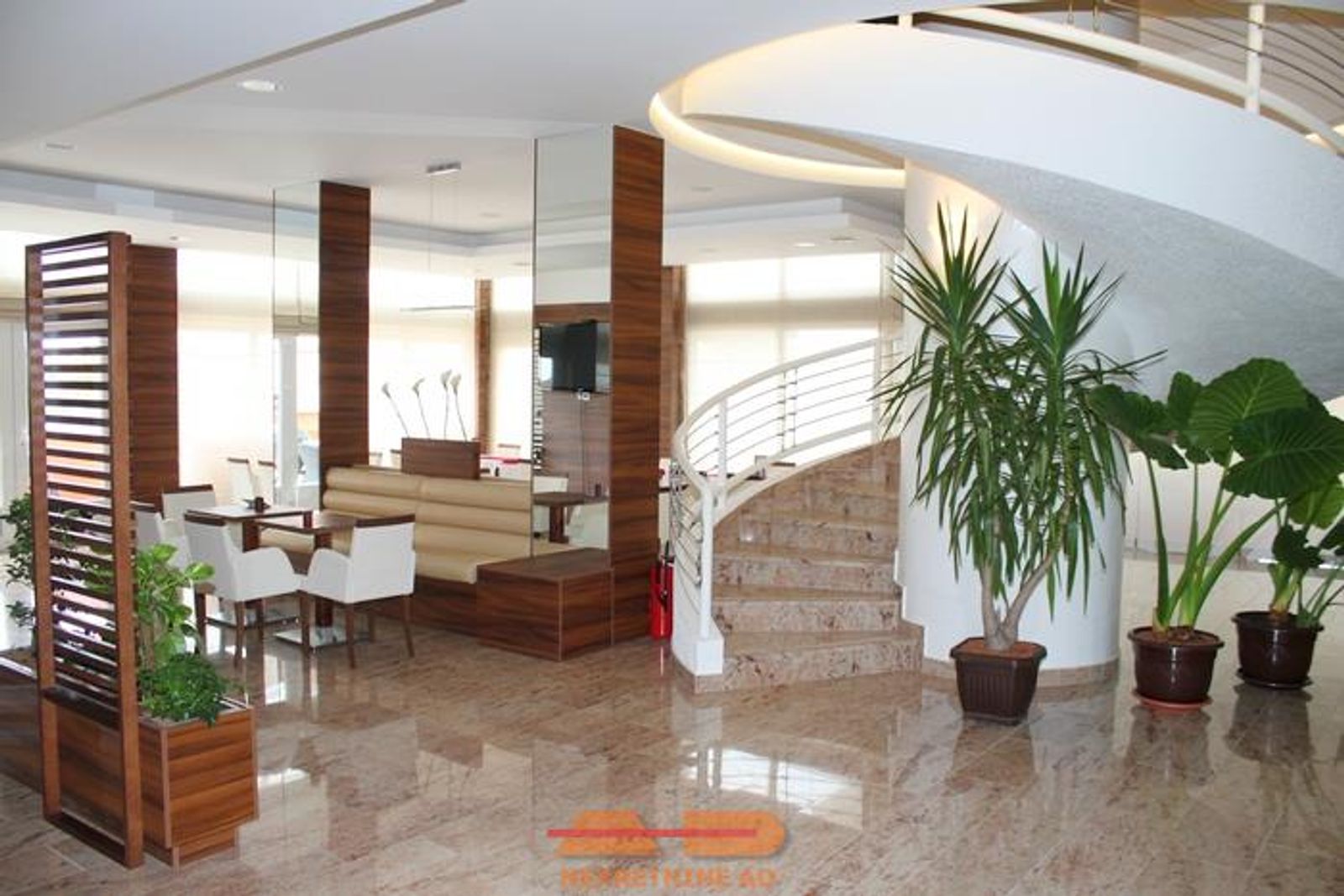 Novouređeni i uhodani hotel u centru Garešnice! — fotografija 2