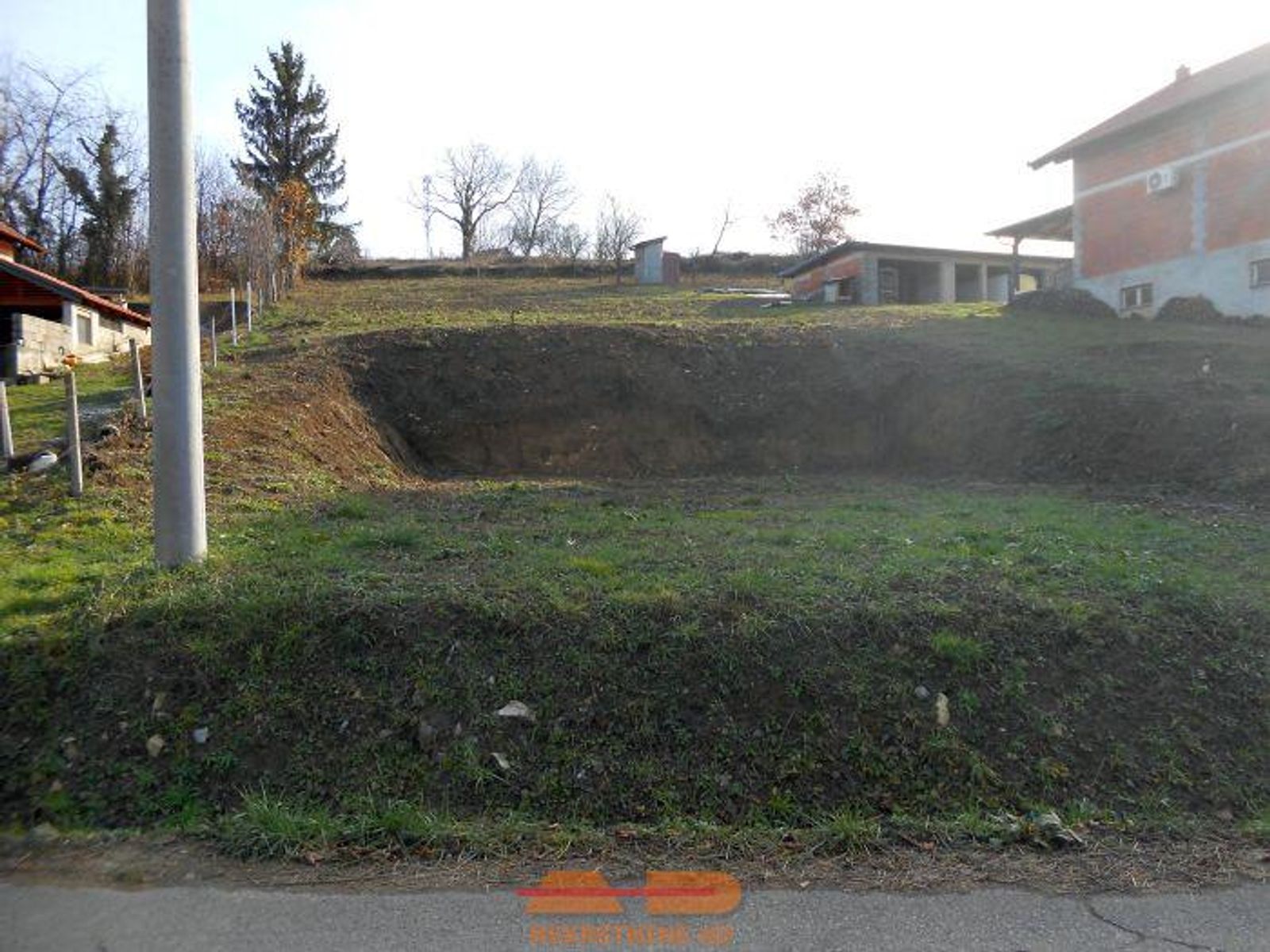 Građ. zemljište sa temeljima i Dozvolom! — fotografija 1