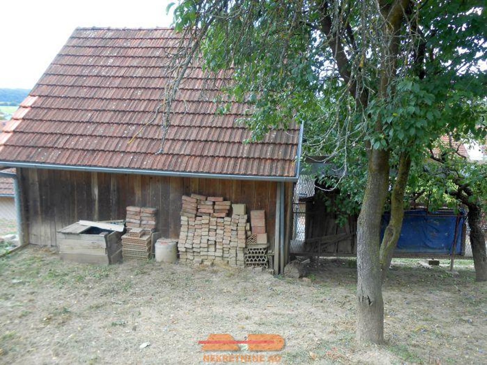 Useljiva, mogućnost 2 stana, objekti, lokacija! — fotografija 13