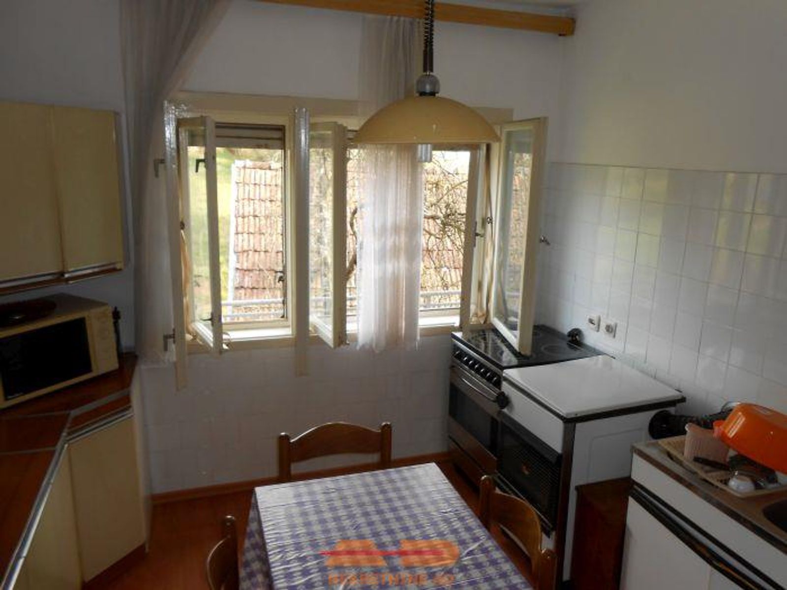 Kuća sa 2 odvojena stana, objekt, dvorište! — fotografija 28