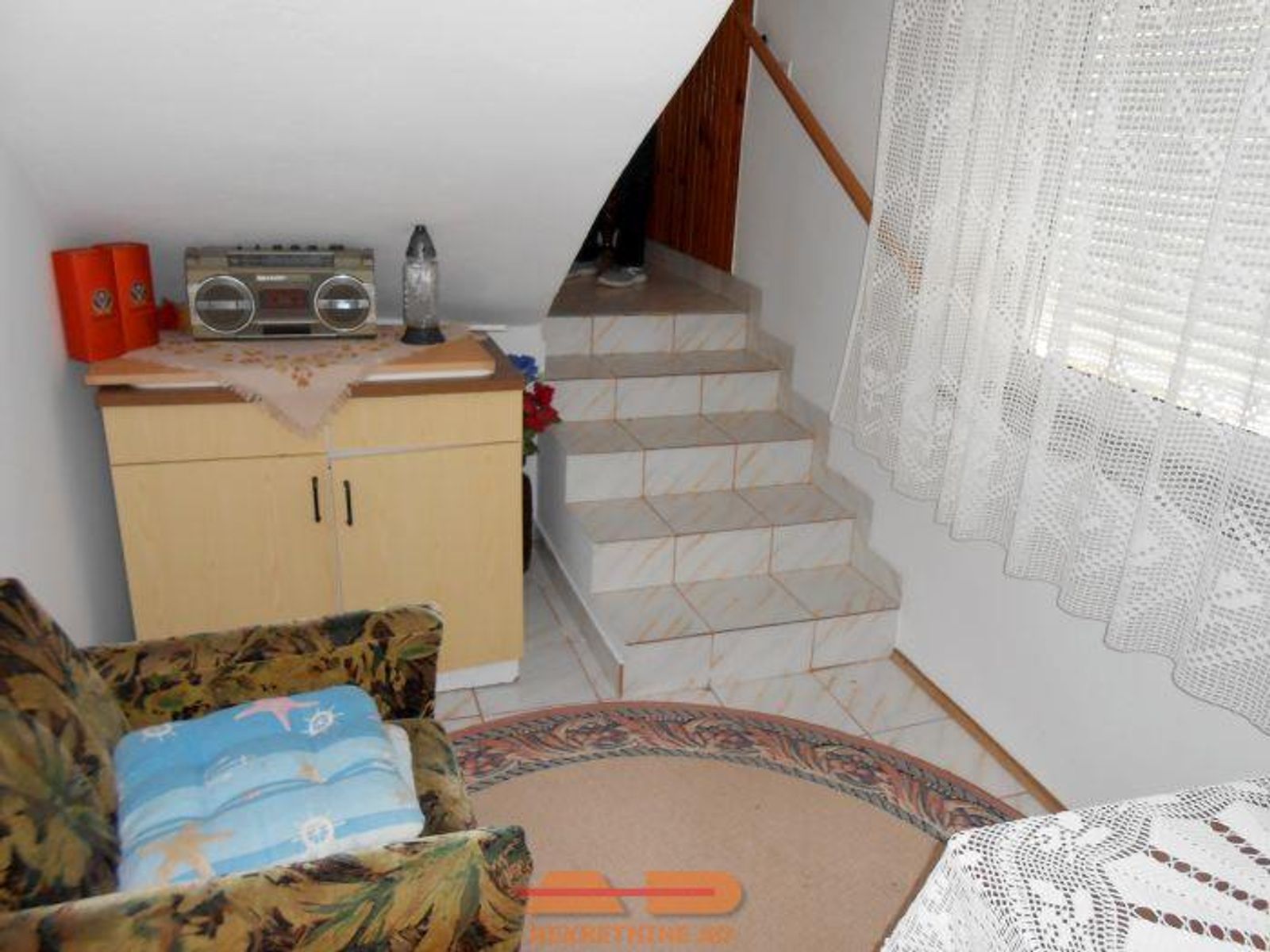 Kuća sa 2 stana, duplom garažom, dvor! — fotografija 16