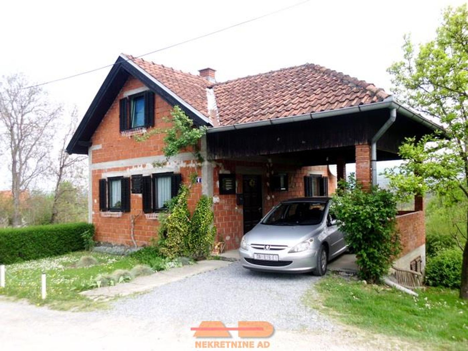 Novija, useljiva, garaža, predivan pogled! — fotografija 1