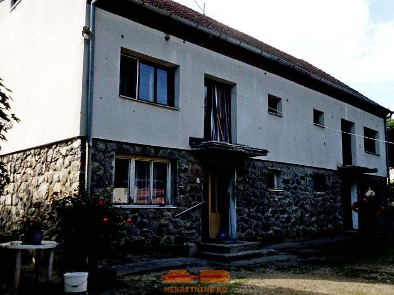 Useljiva kuća, dvor, garaža, Pakrac — fotografija 9