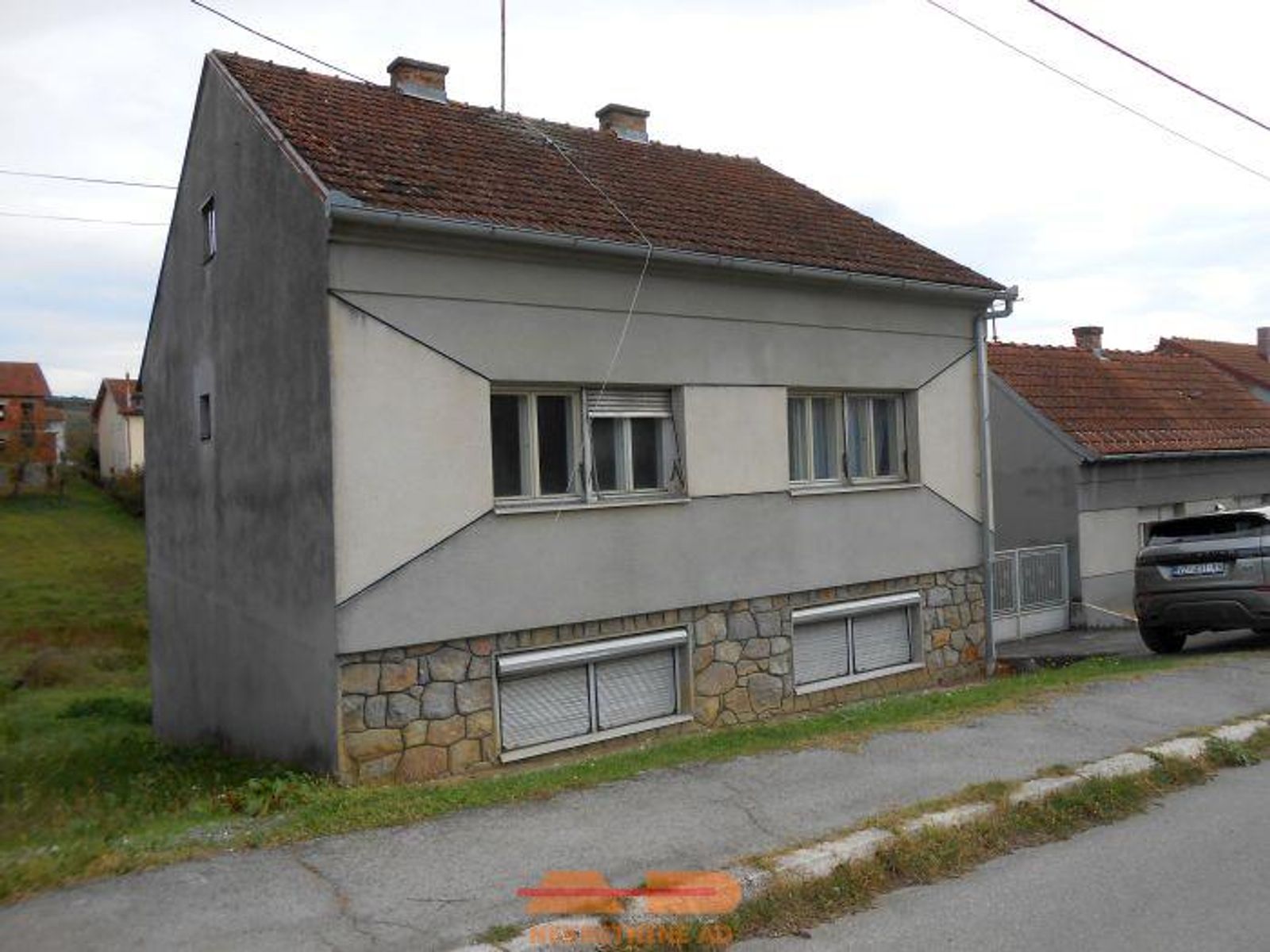Kuća sa 2 odvojena stana, objekt, dvorište! — fotografija 1