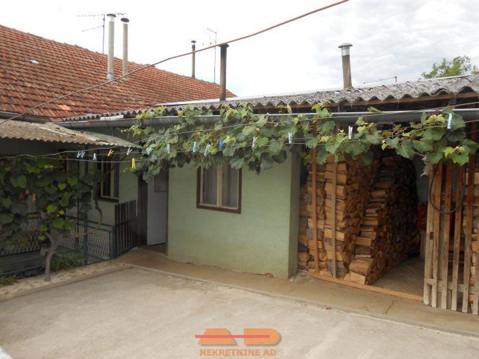 Useljiva, mogućnost 2 stana, objekti, lokacija! — fotografija 8