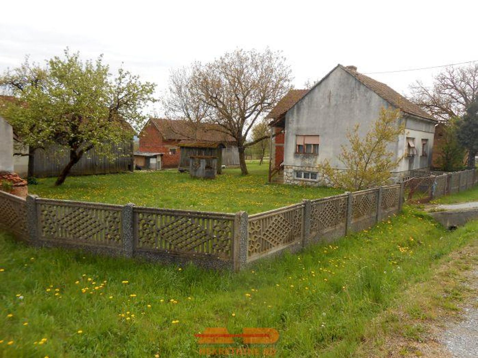 Kuća za renovaciju, objekti, Kip! — fotografija 1