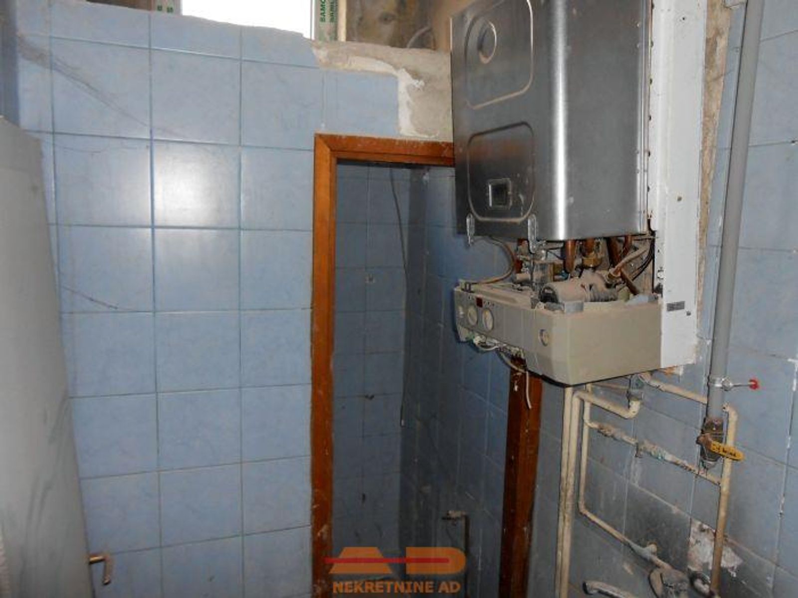 Poslovni prostor + mogućnost 2 stana, centar! — fotografija 12
